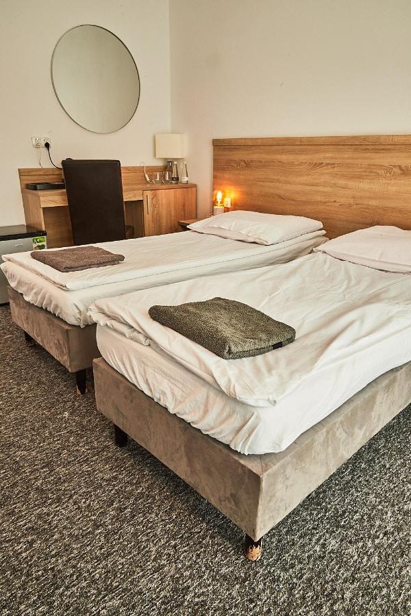 Sadova Park Villa Ślesin Eksteriør billede