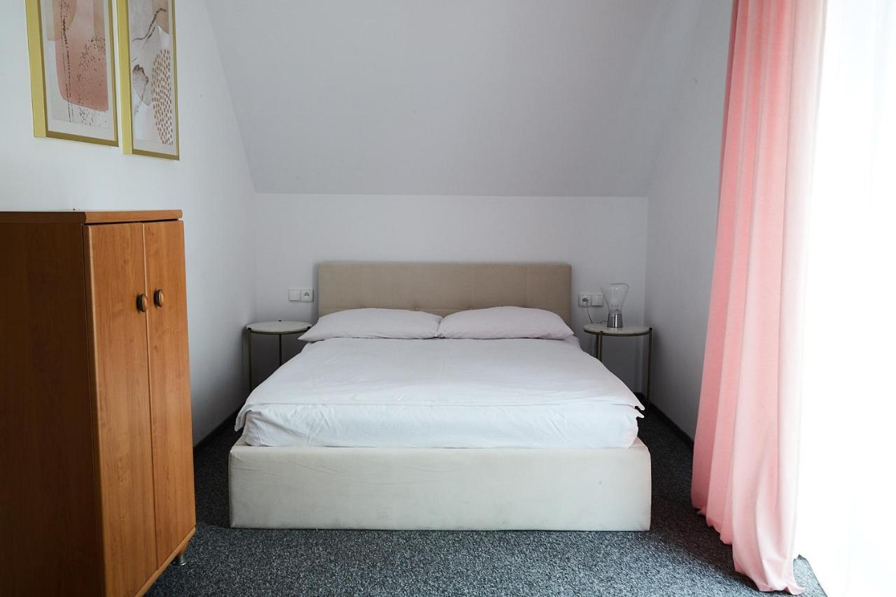 Sadova Park Villa Ślesin Eksteriør billede
